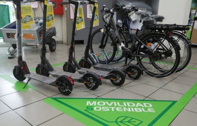 Feu Vert esprinta en movilidad sostenible con la venta y el servicio de mantenimiento gratuito de bicicletas eléctricas