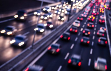 La mala iluminación de los vehículos continúa poniendo en riesgo la seguridad vial
