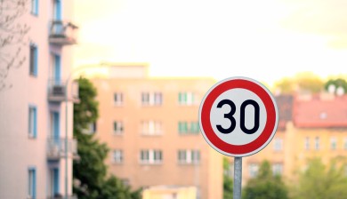 Los nuevos límites de velocidad en vías urbanas cumplen el objetivo de salvar vidas